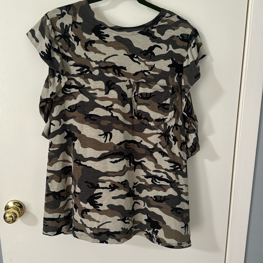 The cutest little camo top with ruffle sleeves and ruffle pocket